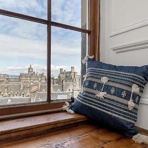  Apartment Stunning Panoramic Views: Heart Of The Royal Mile